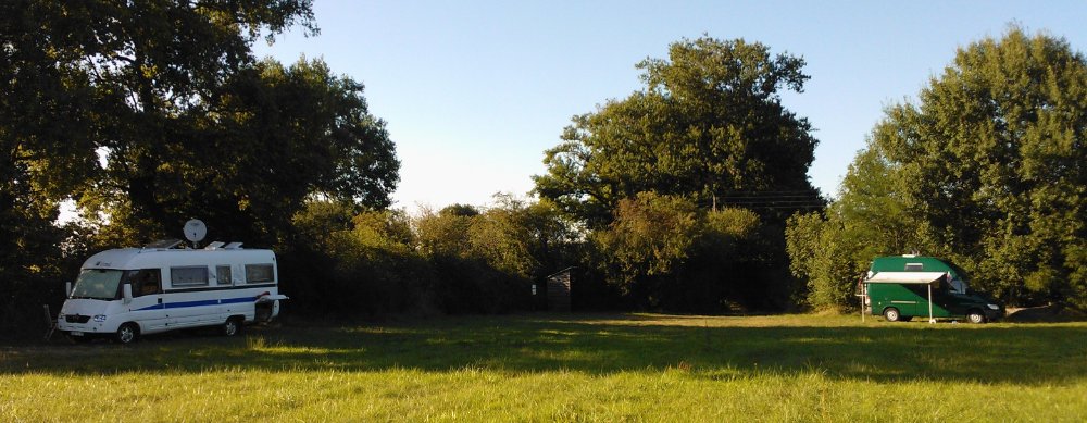 Aire camping-car  Saint-Martial-sur-Isop (87330) - Photo 2